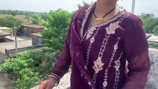 Desi Bhabhi Ne Mujhe Apni Choot Aur Badan Ka Pura Maza Chakhaya, Bhojpuri Style Mein
