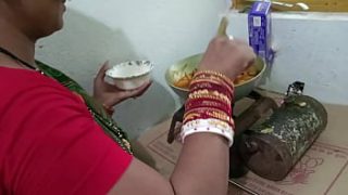Woman Getting Fucked On Kitchen Counter While Cooking Chicken – Clear Hindi Audio