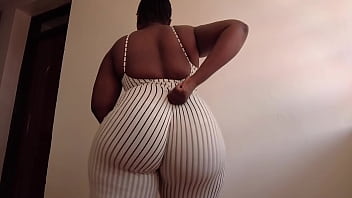Thick Apple Booty Clapping Loudly