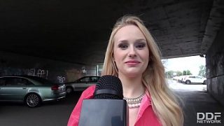 Exclusive Oral Pleasure – Curvy Beauty Enjoys Giving Head