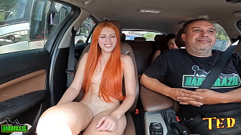 Linda Ruiva Decide Virar Atriz Pornô E Já Chegou Peladinha No Carro