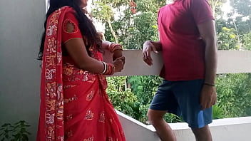 पड़ोस की आंटी को घोड़ी बना के इतना जोर से चोदा कि उनकी चूत की फांकें पूरी तरह भीग गईं