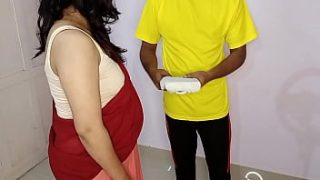 मालकिन ने कहा, “मुझे चोद दे नहीं तो मालिक को सब बता दूंगी” – हिंदी आवाज़ वाला पोर्न