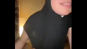 Mainin Memek Sempit Dengan Kontol Gede, Jilbabnya Masih Dipakai.
