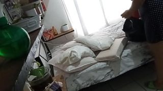 Una Madurita Ardiente Limpiando Su Habitación Con Mucho Estilo