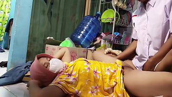 Diajak Main Sama Ibu Tiriku Sebelum Berangkat Sekolah