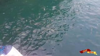 Navegando Nas Ondas Do Prazer No Meio Do Oceano