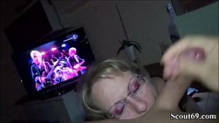 Zwei Deutsche Teenager Erleben Heißen Spaß Auf Einer Echten Swingerparty