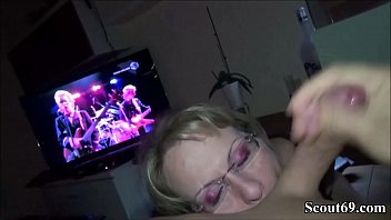 Zwei Deutsche Teenager Erleben Heißen Spaß Auf Einer Echten Swingerparty