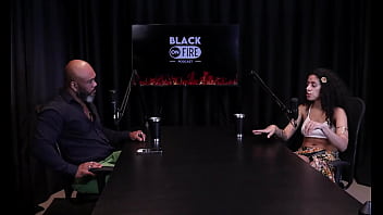 Um Pauzão Enorme, Sem Anal, Mas Muita Punheta E Uma Transa Doida Na Casa Do Amigo… E A Safadeza Da Bibi Hourani (assista Em: Sheer/red)