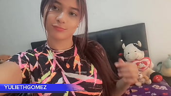 Una Colombiana Se Deleita Acariciando Su Coño