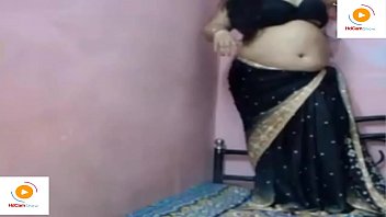 Sultry Indian Bhabhi’s Big Boobs Live Show With Crystal Clear Hindi Audio
