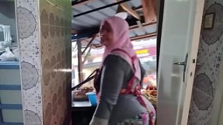 Curvaceous Indonesian Muslim Beauty