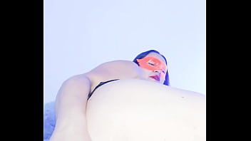 Mi Ardiente Madrastra Colombiana, Con Su Jugoso Cameltoe, Seduce A Su Hijastro Mientras Se Masturba Y Le Pide Doble Penetración.