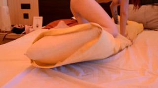 Nina te guía a través de su momento íntimo de placer