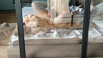 Morning Delight: Curvy Wife’s Luscious Curves in 4K