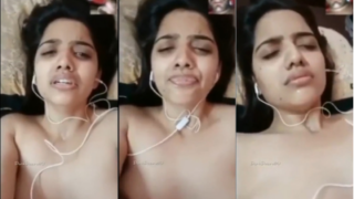 Chennai beauty strips and pleasures herself on a steamy video call