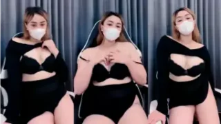 DMX Dhea Pamer Tubuh Seksi yang Menggoda