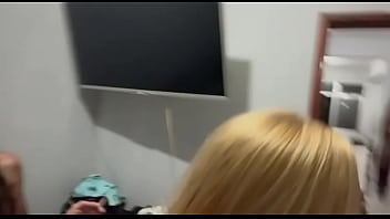 Era só uma resenha com um casal de amigos, mas acabamos em um trio ardente