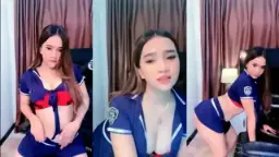 Gadis Sekolah Berpakaian Seragam yang Menggoda dan Tak Terkendali