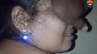 Curvy Indian beauty gets intimately discovered