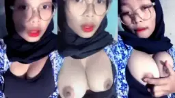 Siswi Berhijab dengan Payudara yang Sangat Besar