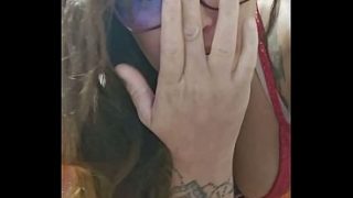 Ruiva ardente e casada se exibe na webcam para um fã, revelando sua intimidade mais quente