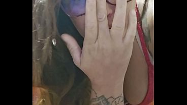 Ruiva ardente e casada se exibe na webcam para um fã, revelando sua intimidade mais quente