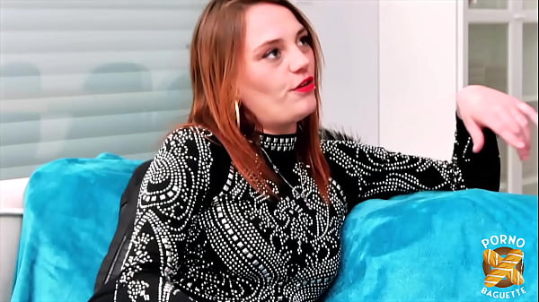 Melany, une rousse ardente, savoure avec délice deux queues bien raides