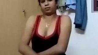 Curvy Indian beauty in a steamy private video