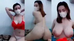 Gadis Merah Menggoda dalam Urbaby Lingerie