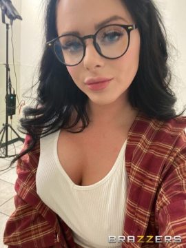Macey Jade’s Naughty Encounter with a Hole in the Wall