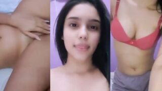 Puneri beauty bares all, teasing her sweet spot with a daring touch