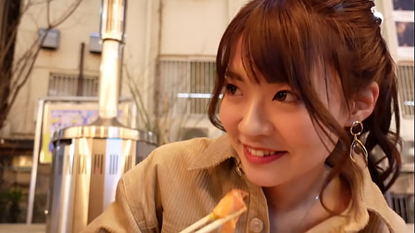 高層ホテルで夜景を楽しみながら、可愛い女子大生との濃厚な無防備セックス。二人で同時に感じきって、たっぷり注がれる瞬間をハメ撮りでお届け。