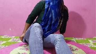 Naughty Desi Girl Pleasing Her Boyfriend Under the Desk in Class