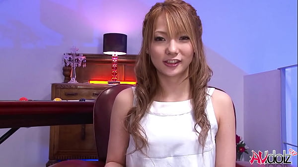 Sena Aragaki’s naughty solo session on the armchair, toy in hand.