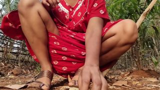 जंगल में देसी युवती अपने प्रेमी के साथ रोमांचक साहसिक क्रिया में मग्न