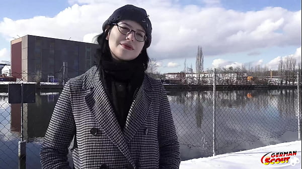 Berlin’s Newest Star: Melli Venom’s First Audition as a Sultry, Glasses-Wearing PAWG