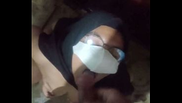 Gadis Indonesia beraksi di kamar mandi sambil menikmati sensasi ekstrem