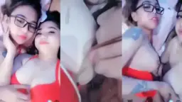Adila dan Vania Berbagi Ciuman Mesra