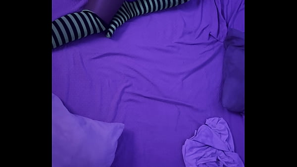 Sorprendida en pleno placer por mi compañero de piso
