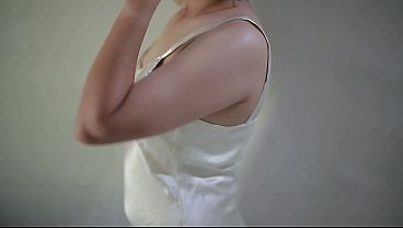 Indo Beauty’s Perfect Body Drives Her to Self-Pleasure