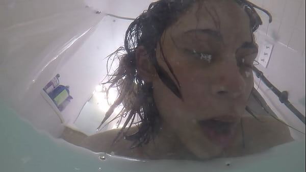 Sugary Soak: A Steamy Voyage in the Tub