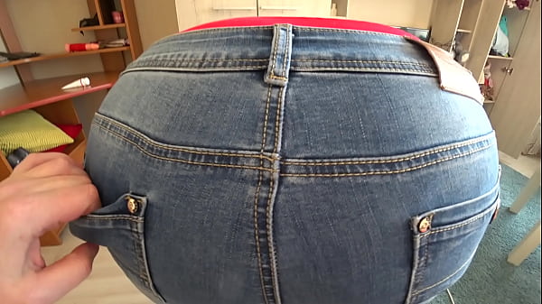 Voluptuous Sapphic Seduction: A BBW’s Amateur Fetish Film Featuring Intimate Exploration and Trembling Curves