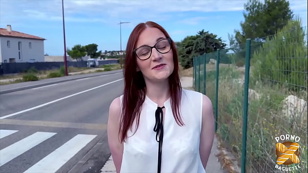 Lavyana, rousse en chaleur, prête à exploser pour sa première fois