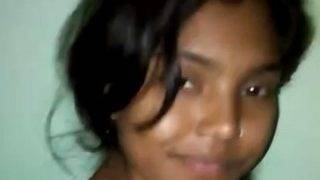 Bare Indian beauty’s intimate selfie clip