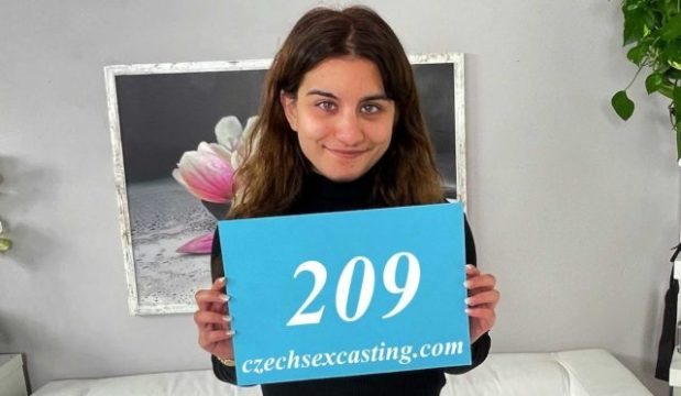Pocket-Sized Newbie Mia Takes a Hard Audition