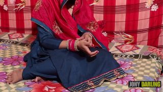 Nayi shaadi ki hui bhabhi ke do pati, ek se din me chudai aur doosre se raat me thukai, saali randi ki tarah dono ke bistar me ghumti hai