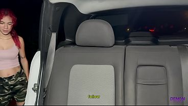 Descarada jovencita se entrega en el auto a plena vista