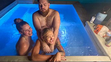 Steamy Trio: Deliah Grace & Scarlett’s Wild Hot Tub Encounter